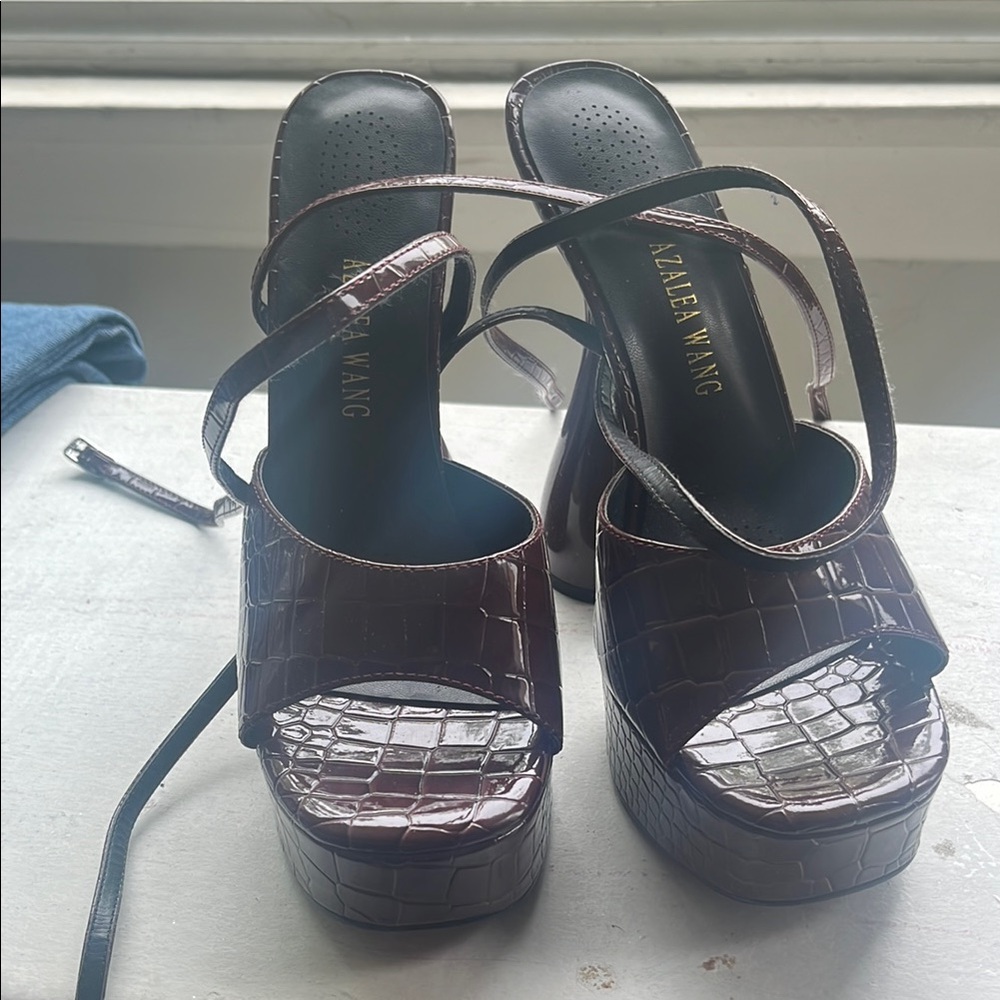 Brown Platform Shoes with Elegant Design